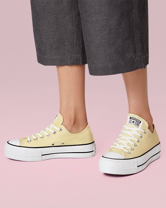 Chuck Taylor All Star Lift Seasonal Color